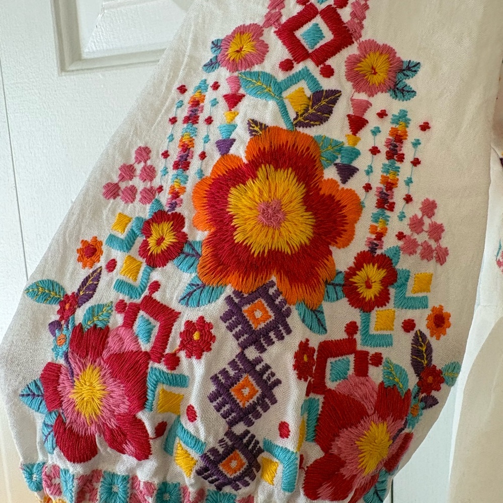 NWOT Savanna Jane White Blouse with Colorful Embroidery - Picture 4 of 6